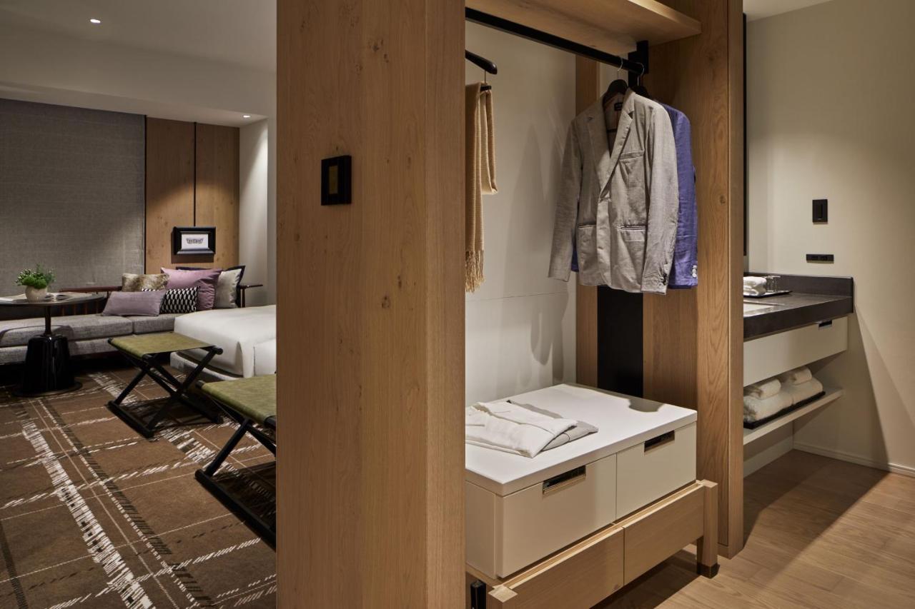 Hyatt Centric Kanazava Kültér fotó A guest room at the hotel