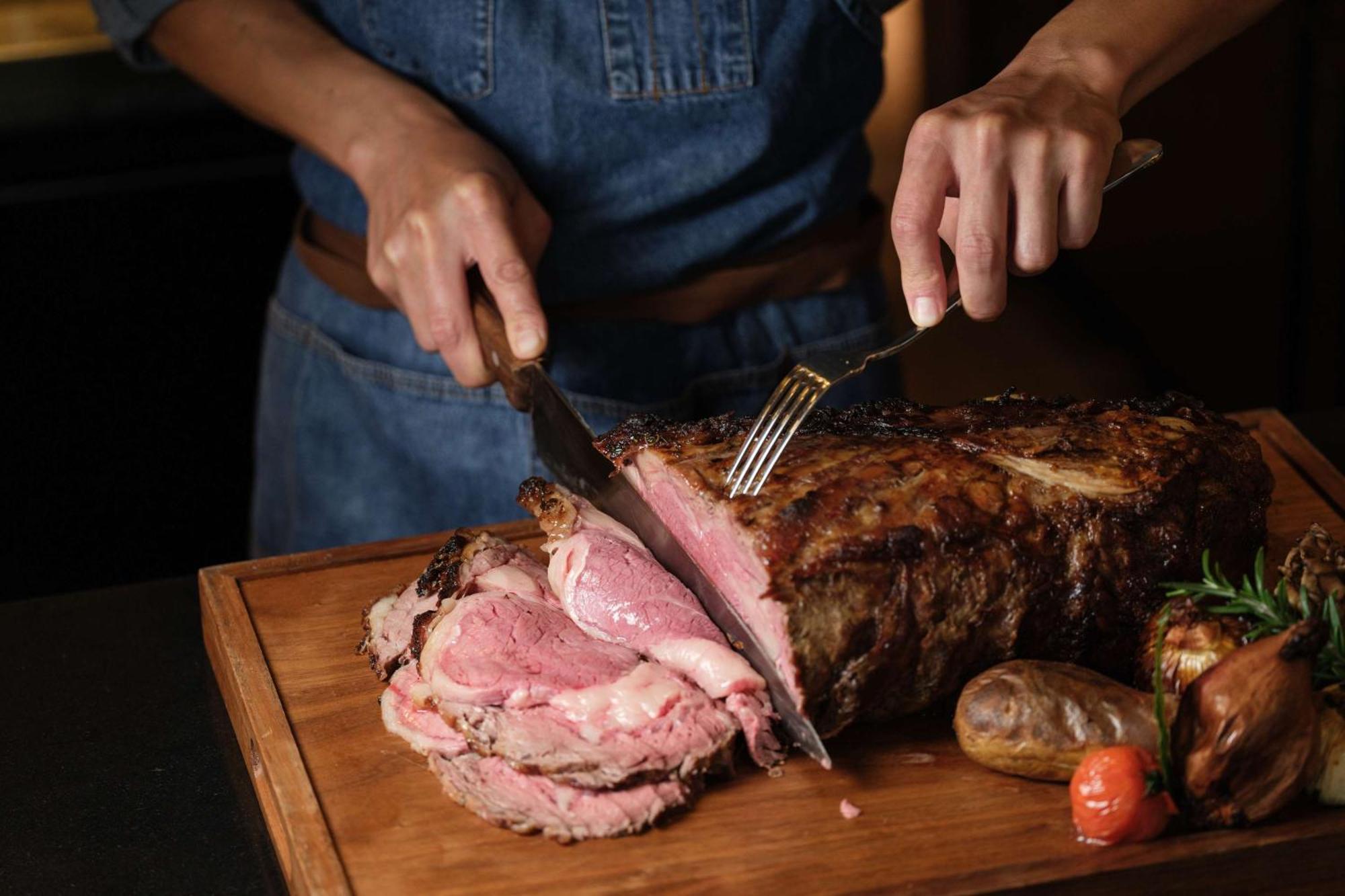 Hyatt Centric Kanazava Kültér fotó Slicing a roast