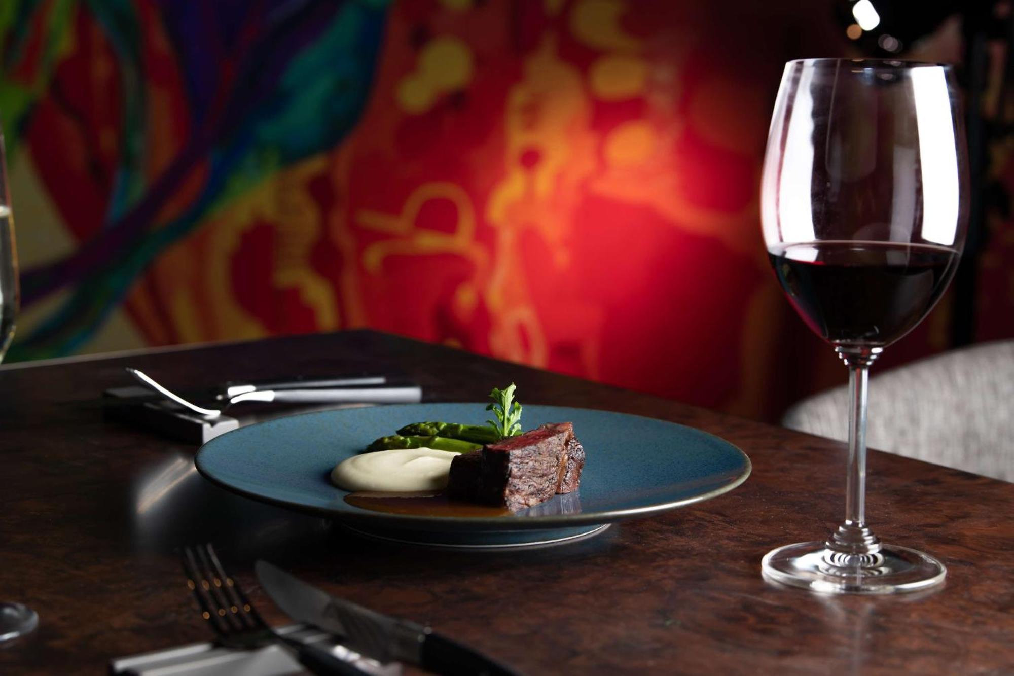 Hyatt Centric Kanazava Kültér fotó A wine glass