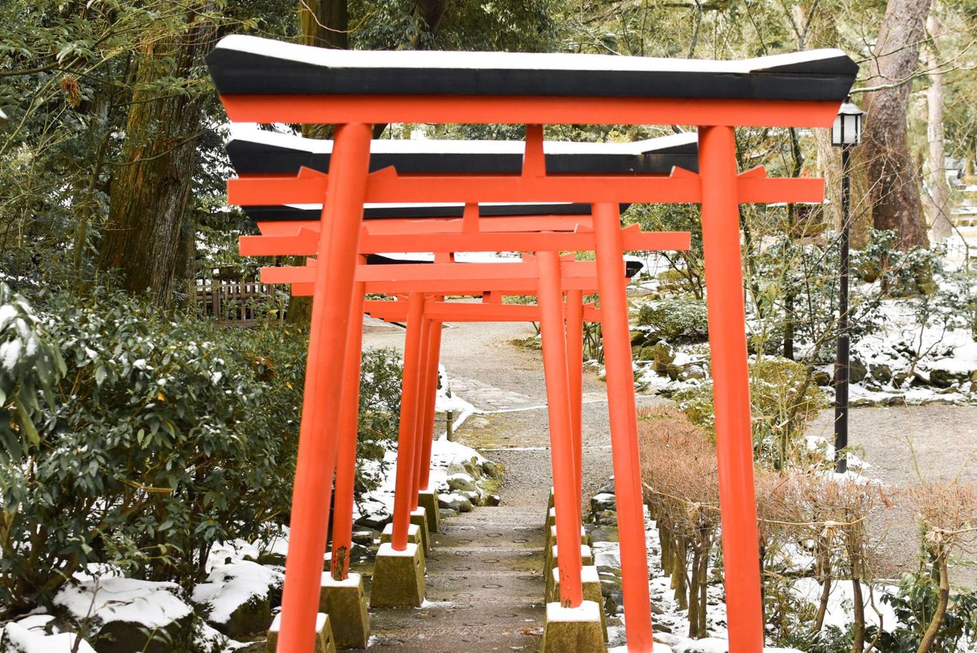 Hyatt Centric Kanazava Kültér fotó Torii at the shrine